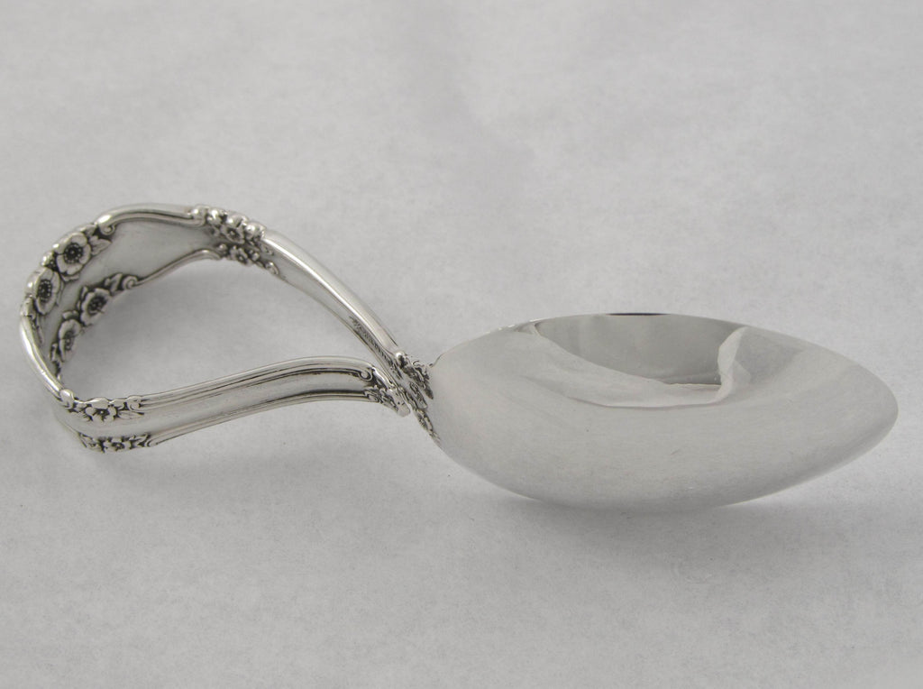Loop baby spoon in sterling silver.